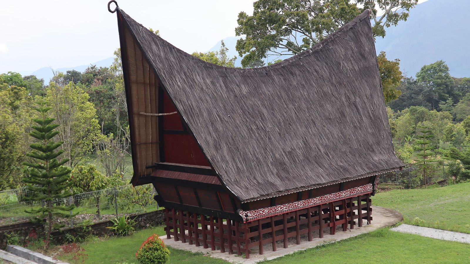 Rumah bolon Toba